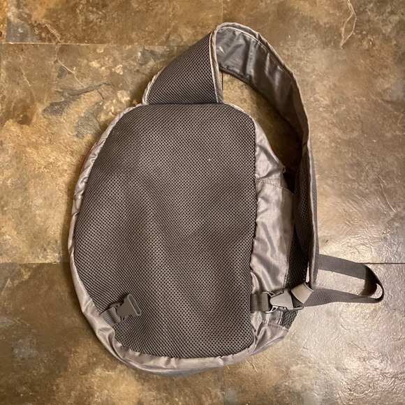 Eddie Bauer Sling Crossbody Hiking Bag Stowaway - Picture 3 of 4